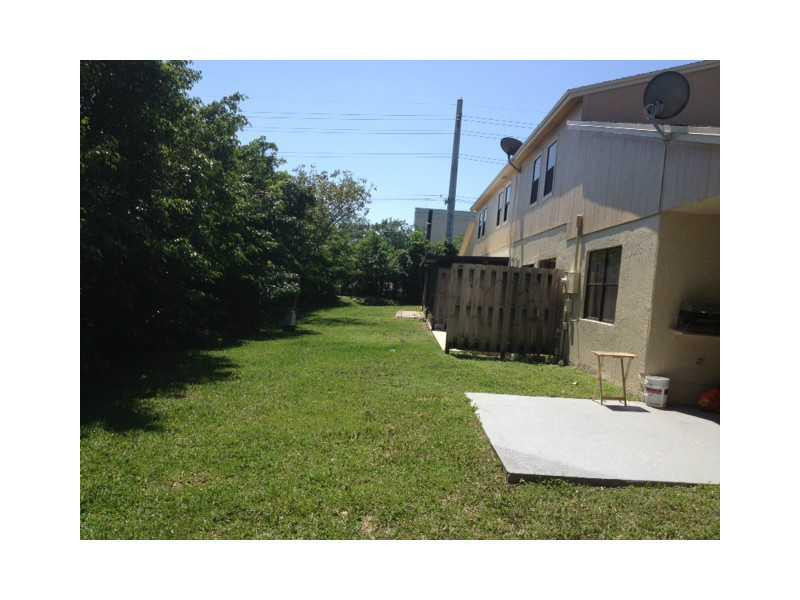 3370 Beau Rivage Drive, Unit 1R Pompano Beach, FL 33064 - Photo 10 of 13 Yard/Garden