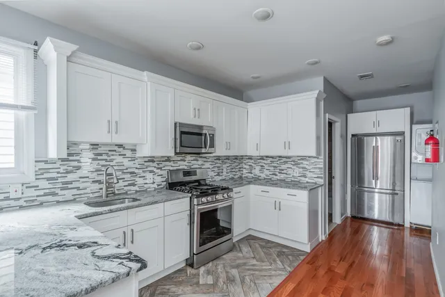 $2,550 | 164 Avenue B, Unit 2, Bayonne, NJ 07002