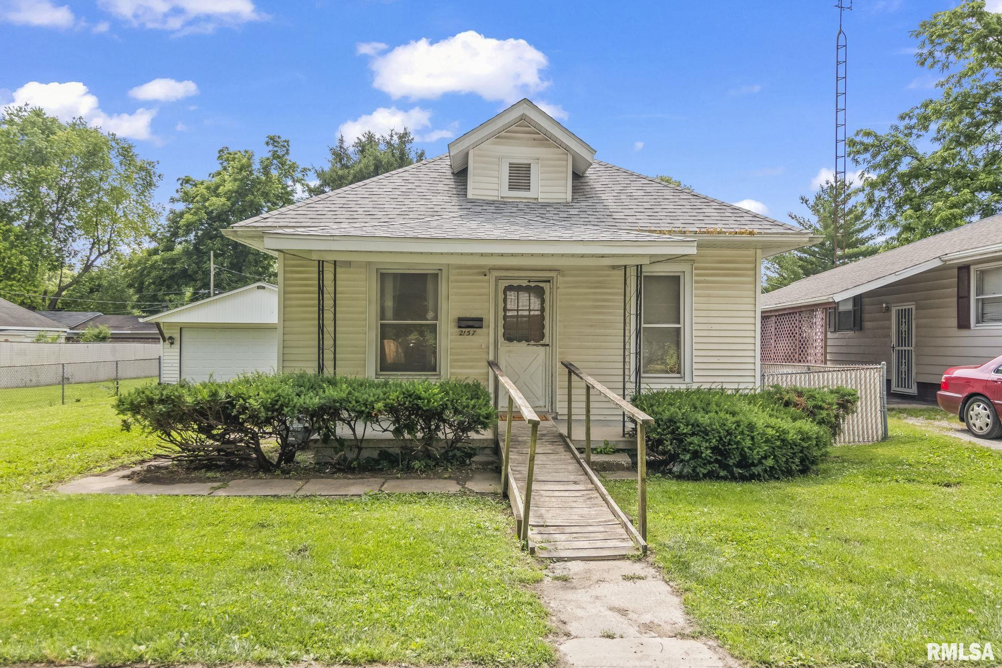 2157 South 12th Street Springfield, IL 62703 - Photo 1 of 25