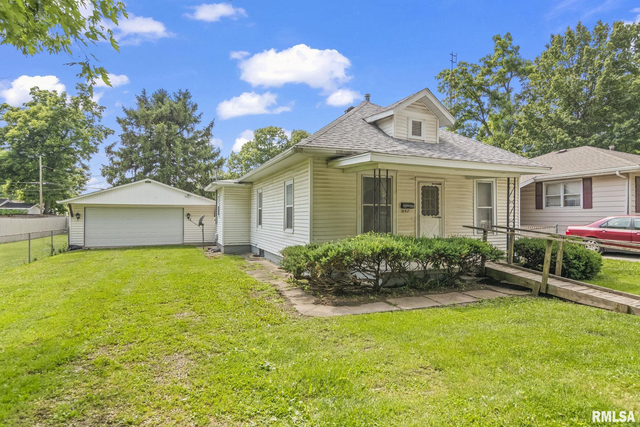 2157 South 12th Street Springfield, IL 62703 - Photo 2 of 25