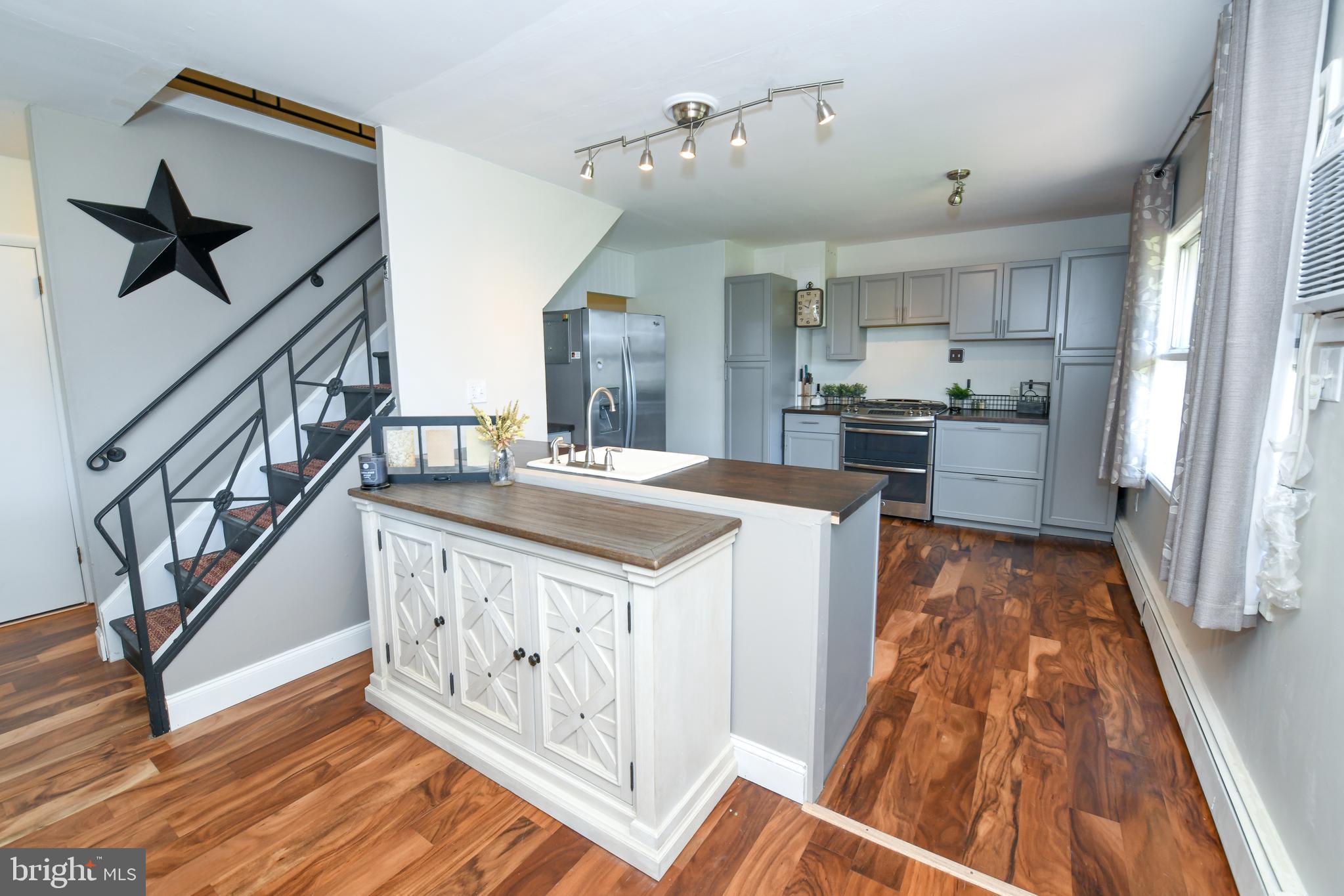 2832 Norcom Road Philadelphia, PA 19154 - Photo 3 of 36 Gallery Image 3