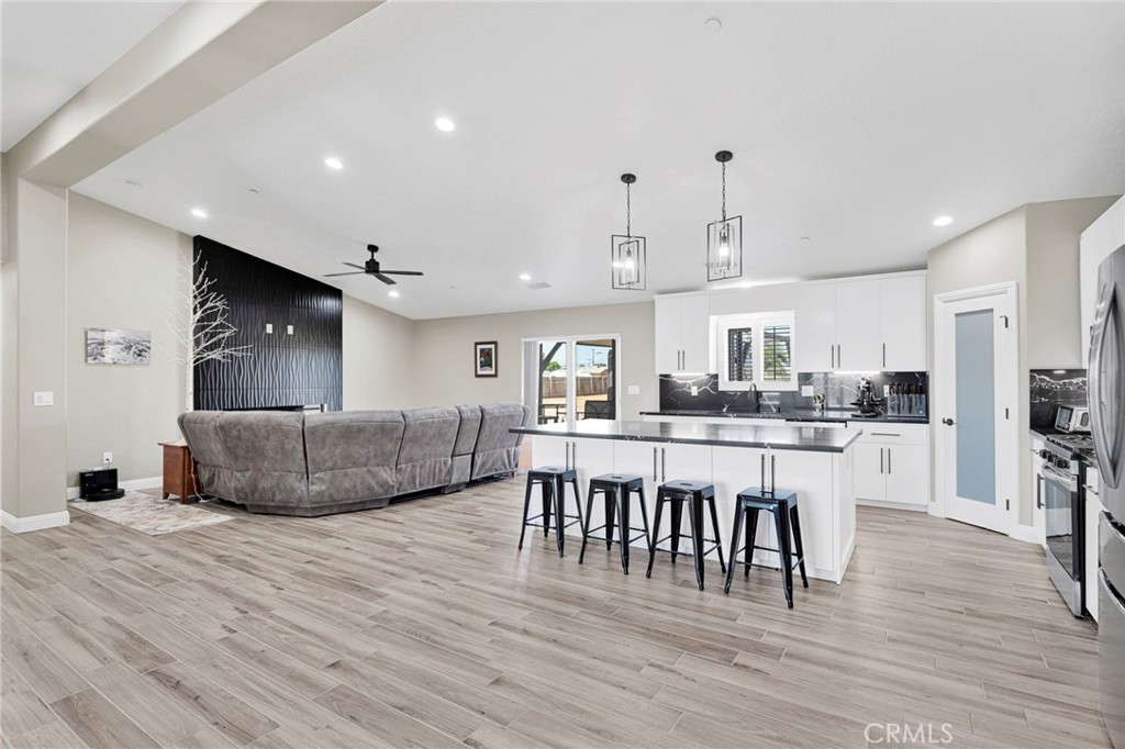 12744 Pauhaska Road Apple Valley, CA 92308 - Photo 5 of 37