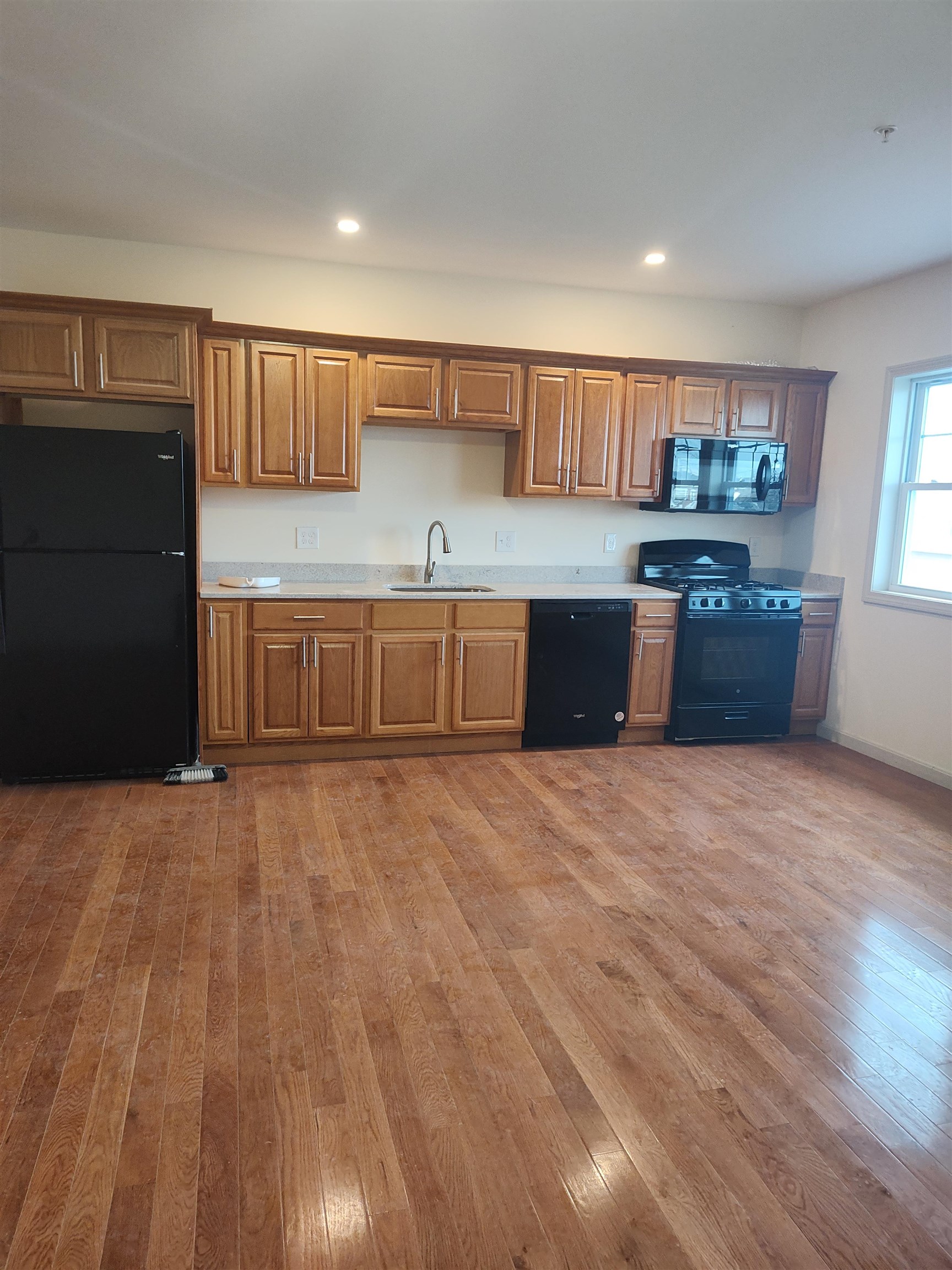 202 Wilson Street, Unit 1 Manchester, NH 03103 - Photo 2 of 7