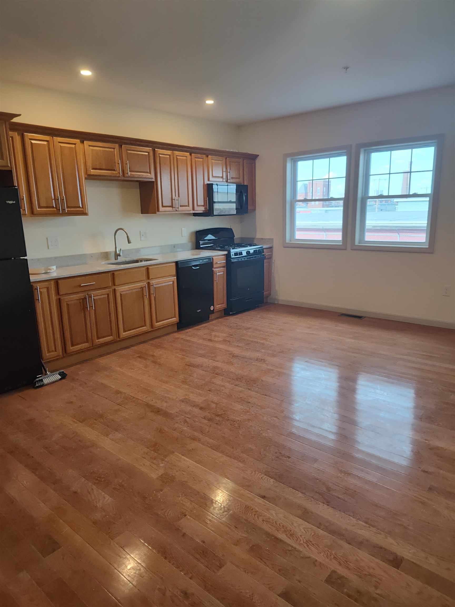 202 Wilson Street, Unit 1 Manchester, NH 03103 - Photo 3 of 7