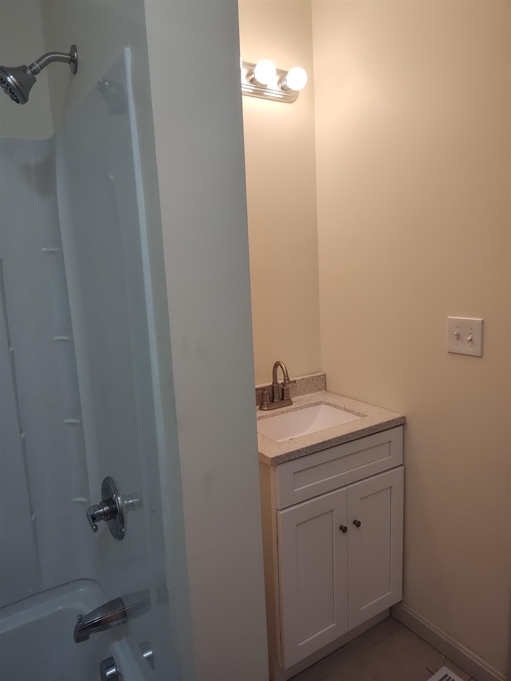 202 Wilson Street, Unit 1 Manchester, NH 03103 - Photo 5 of 7