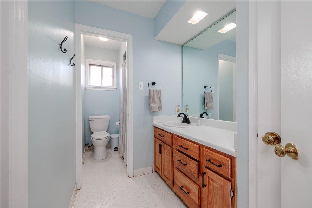 1660 Raymore Road Memphis, TN 38117 - Photo 18 of 30 Bathroom featuring vanity and toilet