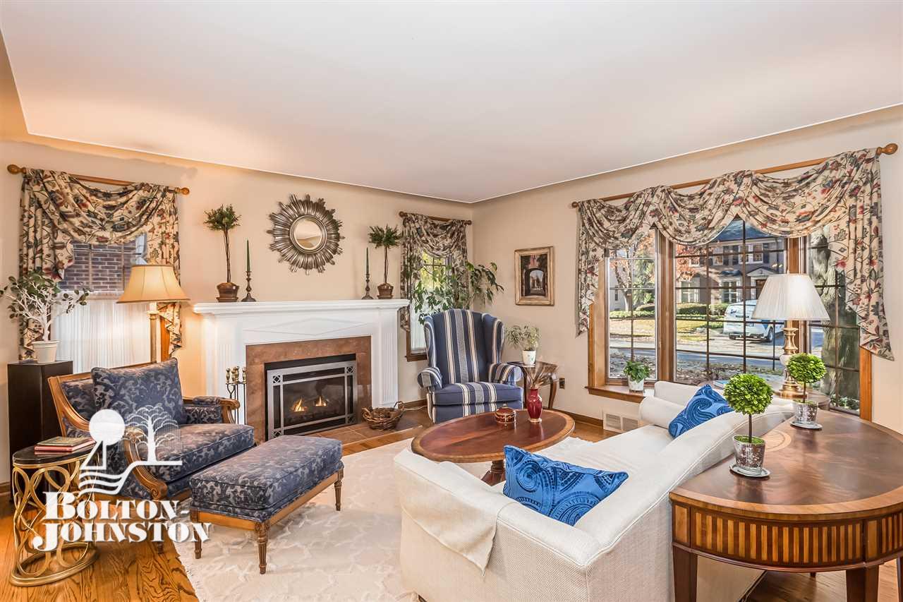 1366 Bishop Road Grosse Pointe, MI 48230 - Photo 2 of 50 Living Room