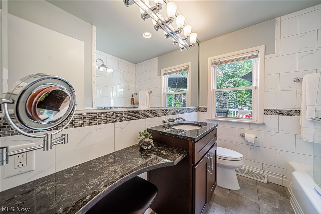 527 Ransome Road Cleveland, OH 44143 - Photo 17 of 34