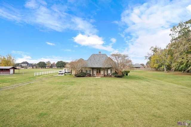 $500,000 | 8385 Pin Oak Lane, Zachary, LA 70791