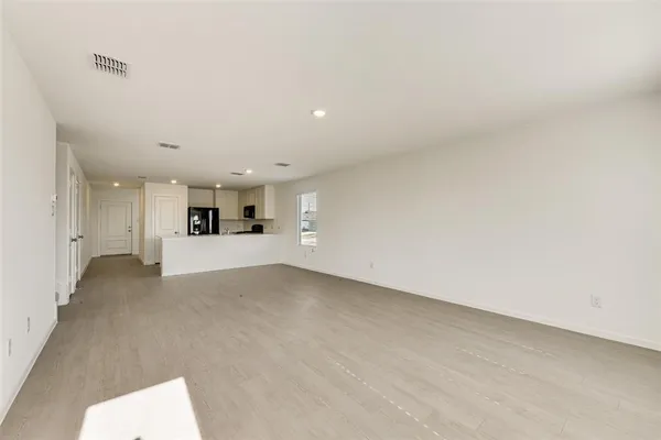 a view of a big room with closet and windows