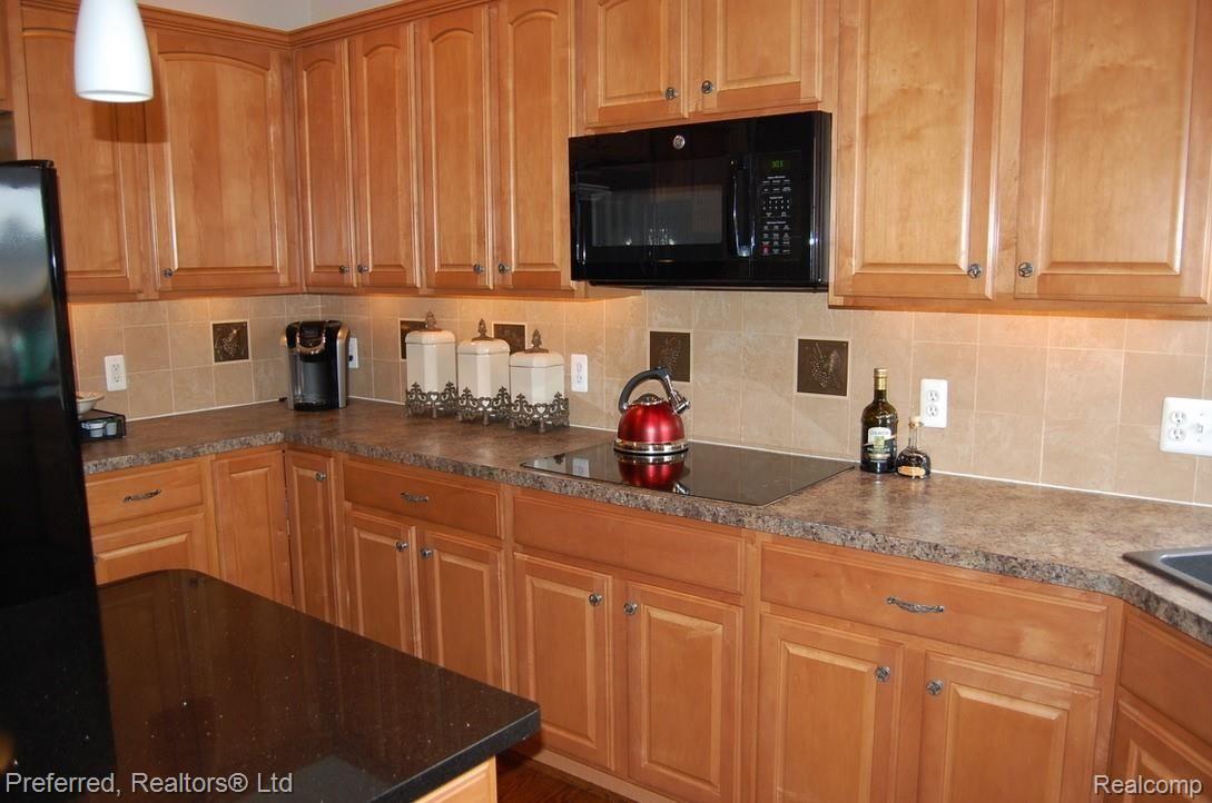 47875 Pavillon Road Canton, MI 48188 - Photo 21 of 58 Kitchen