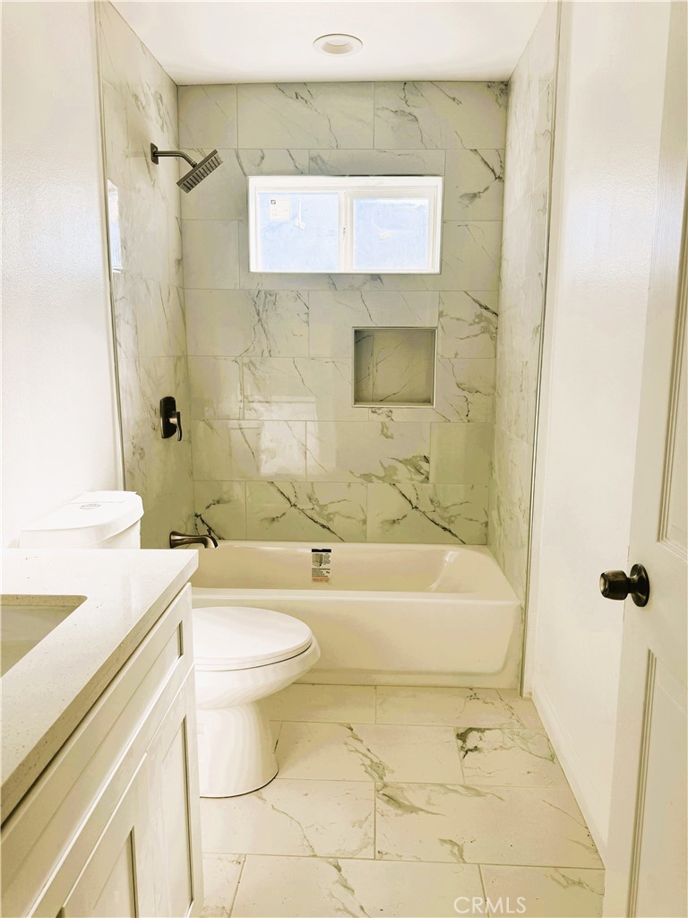 9348 South Loop Boulevard California City, CA 93505 - Photo 5 of 10 a bathroom with a sink a toilet and bathtub