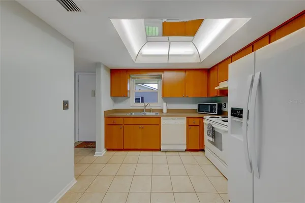 $1,700 | 9881 113th Street, Unit 215, Seminole, FL 33772