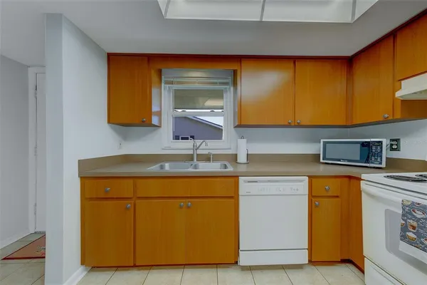 $1,700 | 9881 113th Street, Unit 215, Seminole, FL 33772