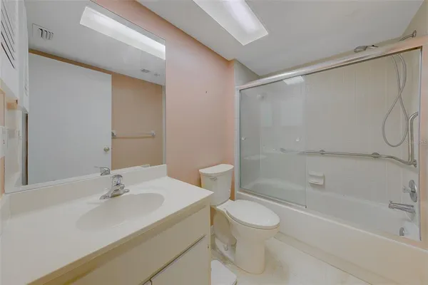 $1,700 | 9881 113th Street, Unit 215, Seminole, FL 33772