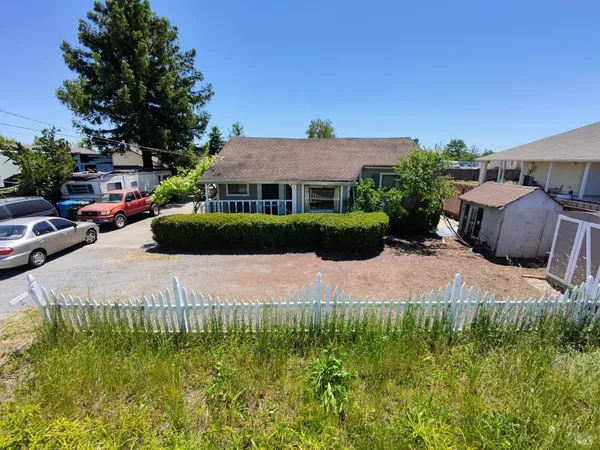 a view of a garden with a house