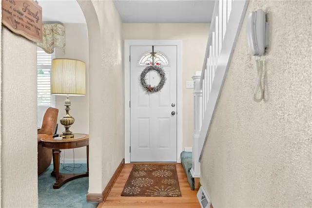 a view of entryway with bathroom