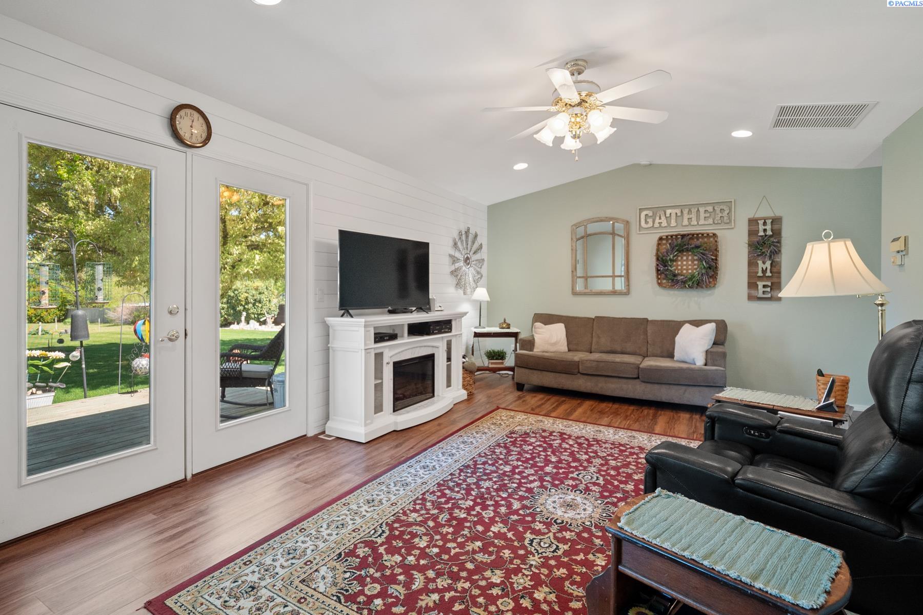 210204 East Cochran Road Kennewick, WA 99337 - Photo 11 of 48 Gallery Image 11