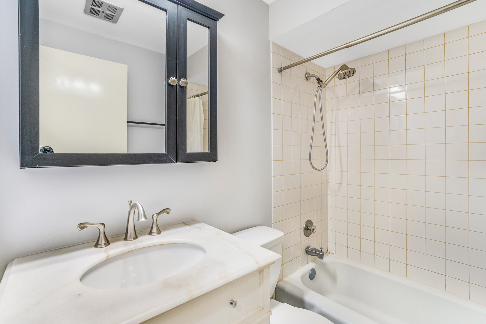 6728 West 64th Place, Unit 2B Chicago, IL 60638 - Photo 11 of 14 a bathroom with a sink and a bathtub