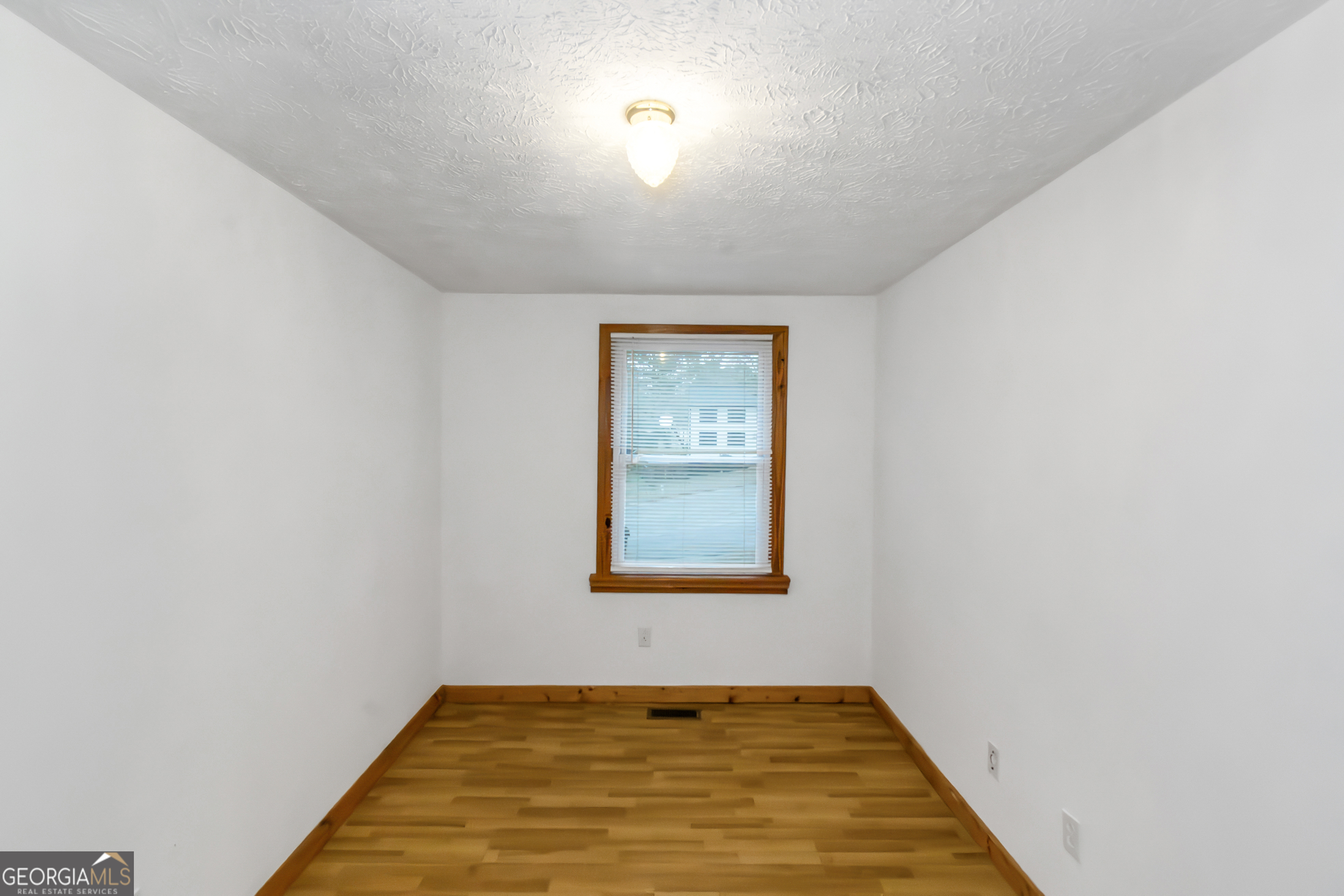 7600 Suwannee Court Jonesboro, GA 30236 - Photo 22 of 35 an empty room with windows