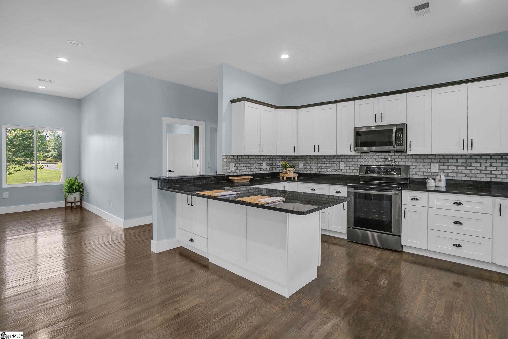305 Waters Road Taylors, SC 29687 - Photo 19 of 48