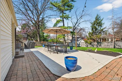 $395,000 | 881 Victoria Place, St. Louis, MO 63122