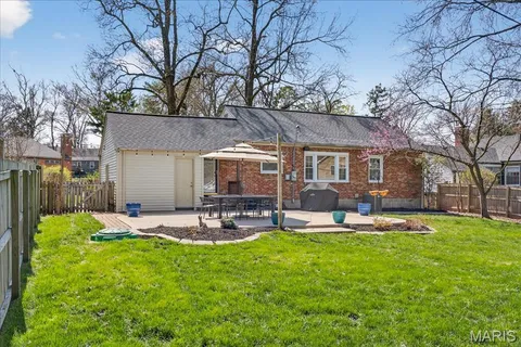 $395,000 | 881 Victoria Place, St. Louis, MO 63122