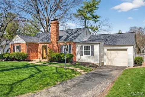 $395,000 | 881 Victoria Place, St. Louis, MO 63122