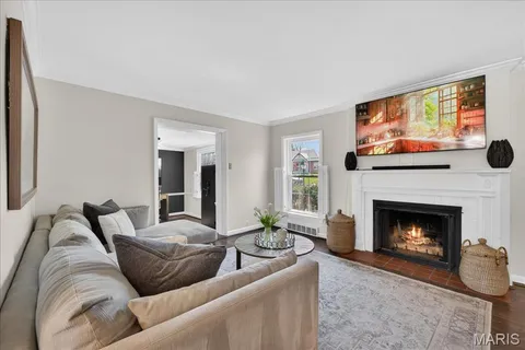 $395,000 | 881 Victoria Place, St. Louis, MO 63122