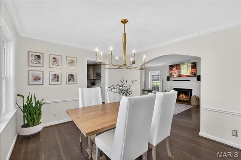$395,000 | 881 Victoria Place, St. Louis, MO 63122