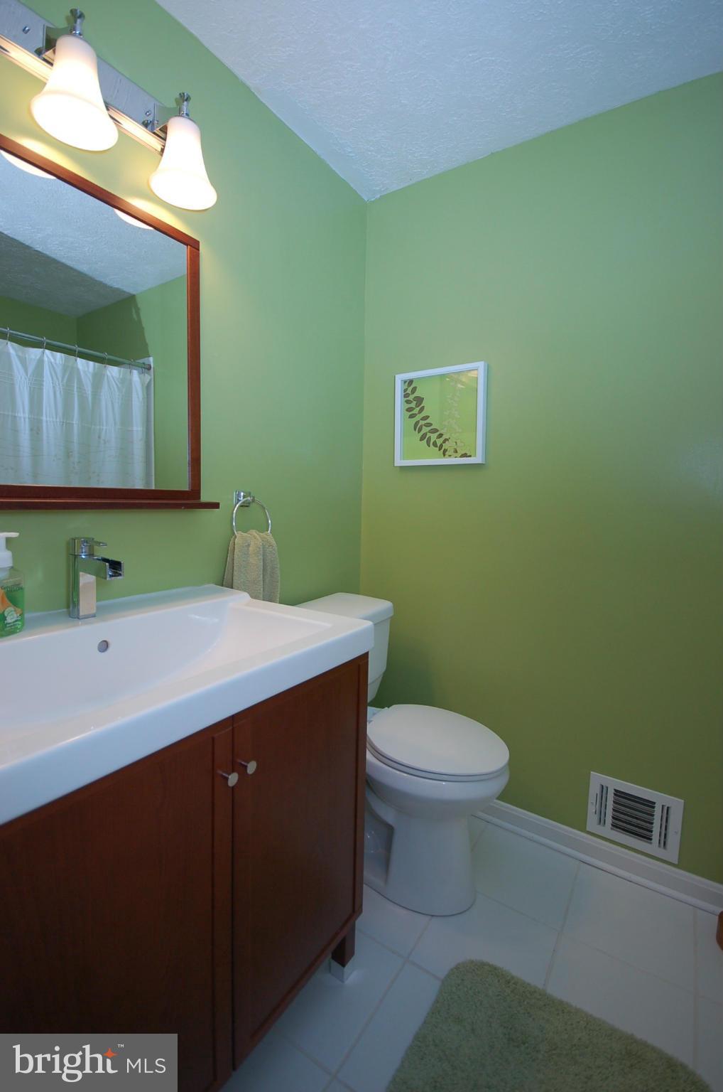 11429 Encore Drive Silver Spring, MD 20901 - Photo 13 of 21 Upper Hall Bath