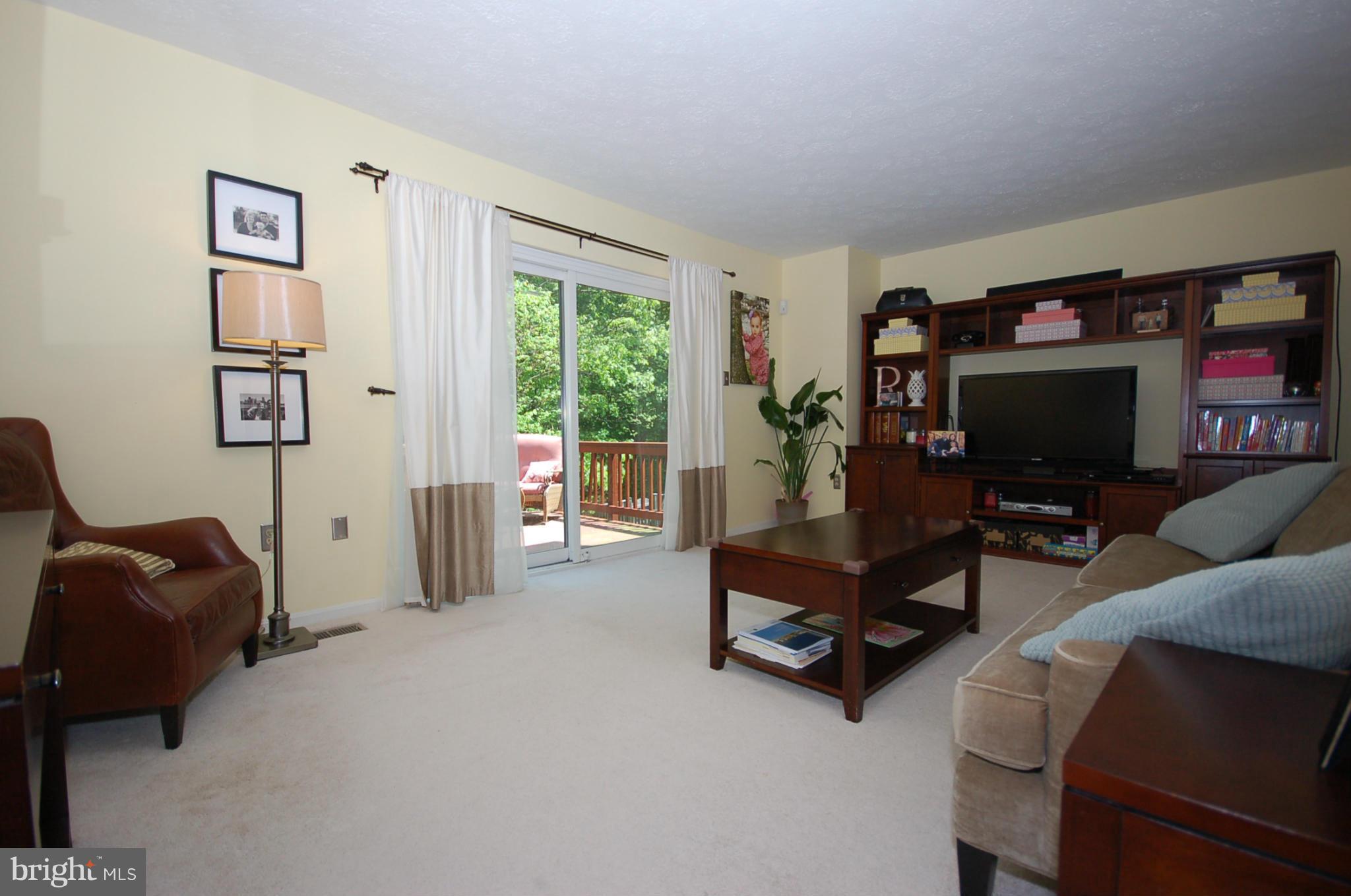 11429 Encore Drive Silver Spring, MD 20901 - Photo 3 of 21 Living Room