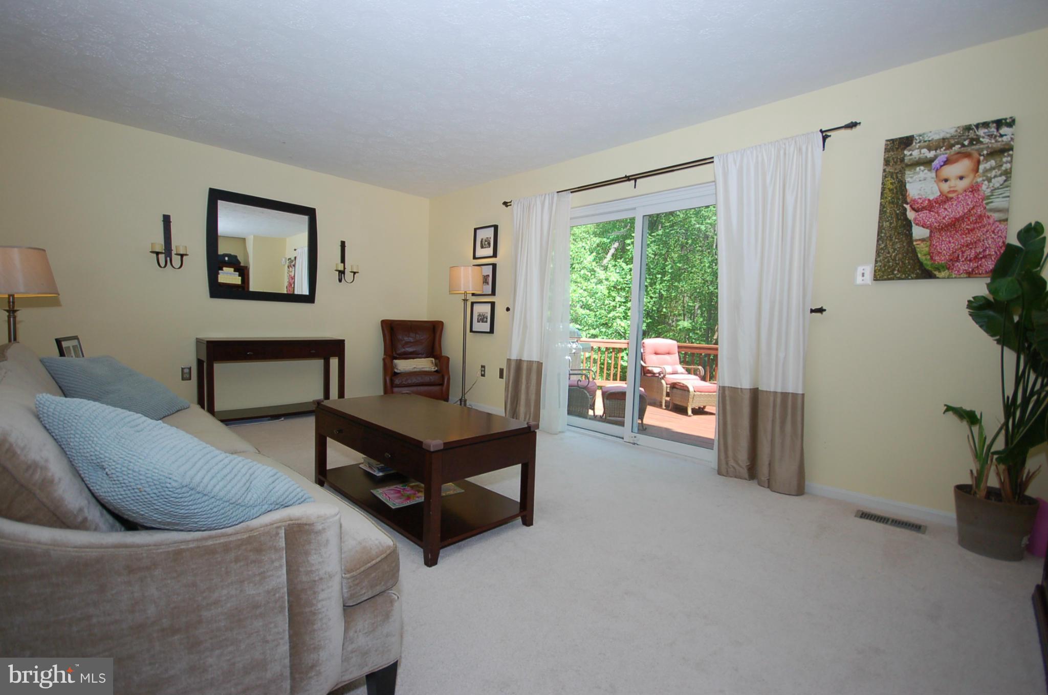11429 Encore Drive Silver Spring, MD 20901 - Photo 4 of 21 Living Room