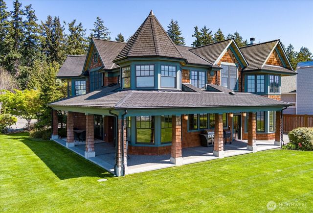 a top view of a house with a yard