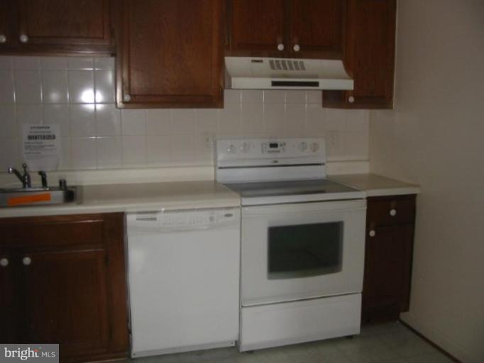 9005 North Laurel Road, Unit H Laurel, MD 20723 - Photo 3 of 6 Kitchen