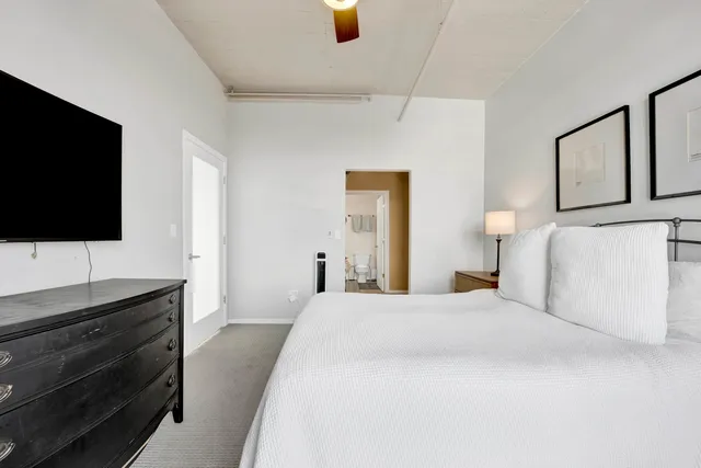 $389,999 | 1525 South Sangamon Street, Unit 301, Chicago, IL 60608