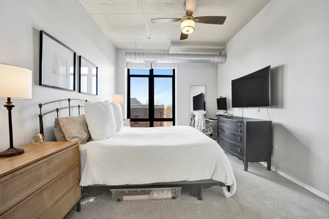 $389,999 | 1525 South Sangamon Street, Unit 301, Chicago, IL 60608