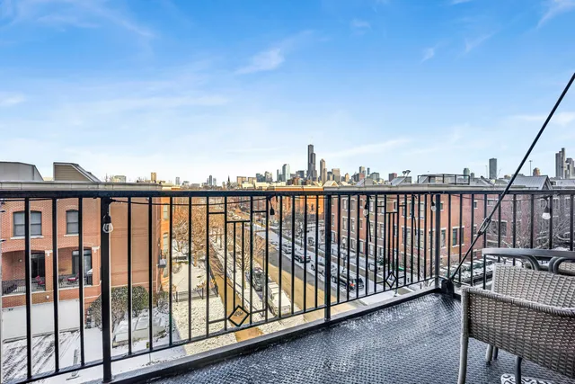 $389,999 | 1525 South Sangamon Street, Unit 301, Chicago, IL 60608