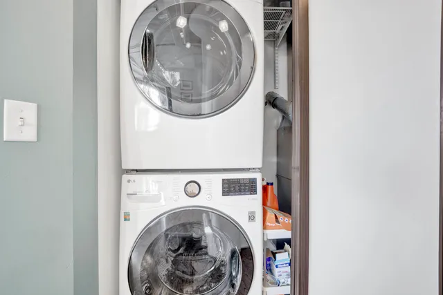 $389,999 | 1525 South Sangamon Street, Unit 301, Chicago, IL 60608