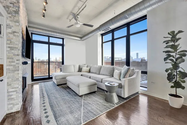 $389,999 | 1525 South Sangamon Street, Unit 301, Chicago, IL 60608