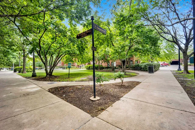 $389,999 | 1525 South Sangamon Street, Unit 301, Chicago, IL 60608