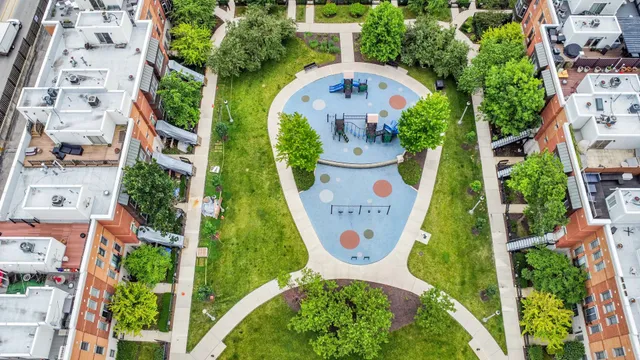 $389,999 | 1525 South Sangamon Street, Unit 301, Chicago, IL 60608