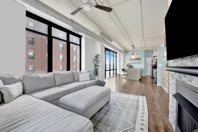 $389,999 | 1525 South Sangamon Street, Unit 301, Chicago, IL 60608
