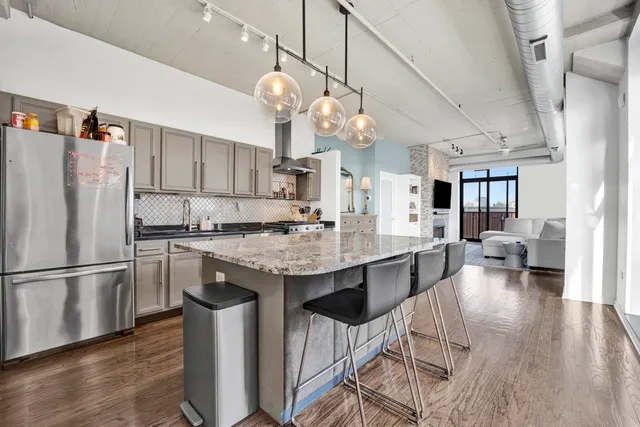 $389,999 | 1525 South Sangamon Street, Unit 301, Chicago, IL 60608