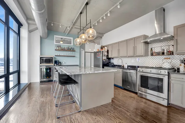 $389,999 | 1525 South Sangamon Street, Unit 301, Chicago, IL 60608