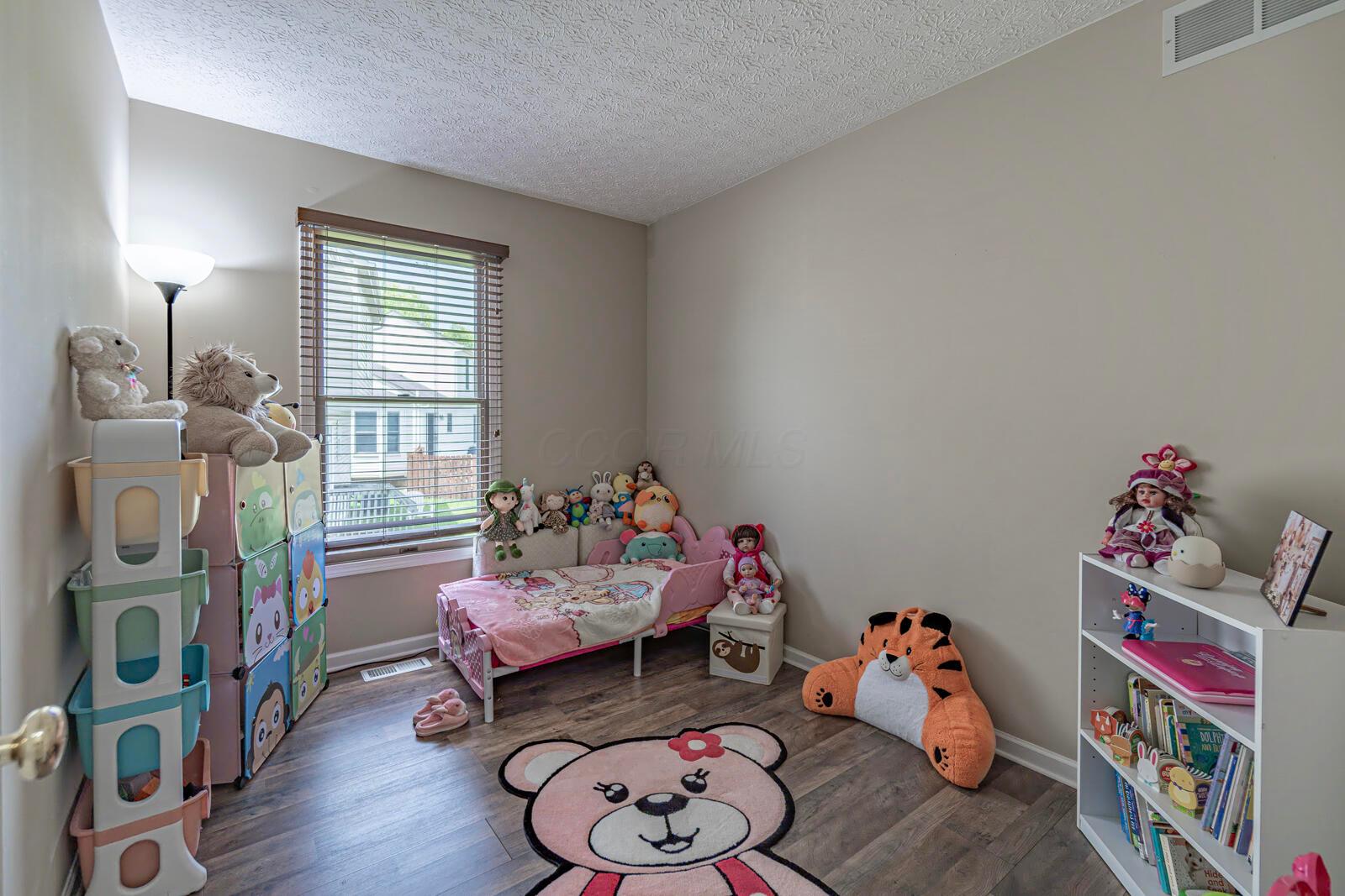 4450 Nickerson Road Columbus, OH 43228 - Photo 29 of 38 Bedroom