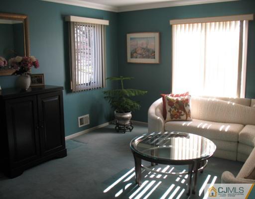 5 Pullman Loop Dayton, NJ 08810 - Photo 3 of 14 Gallery Image 3