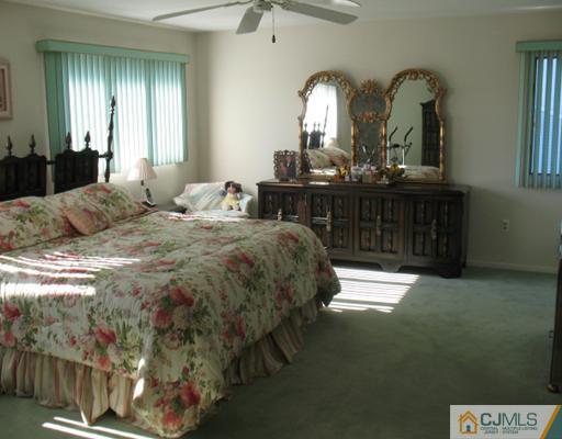 5 Pullman Loop Dayton, NJ 08810 - Photo 8 of 14 Gallery Image 8