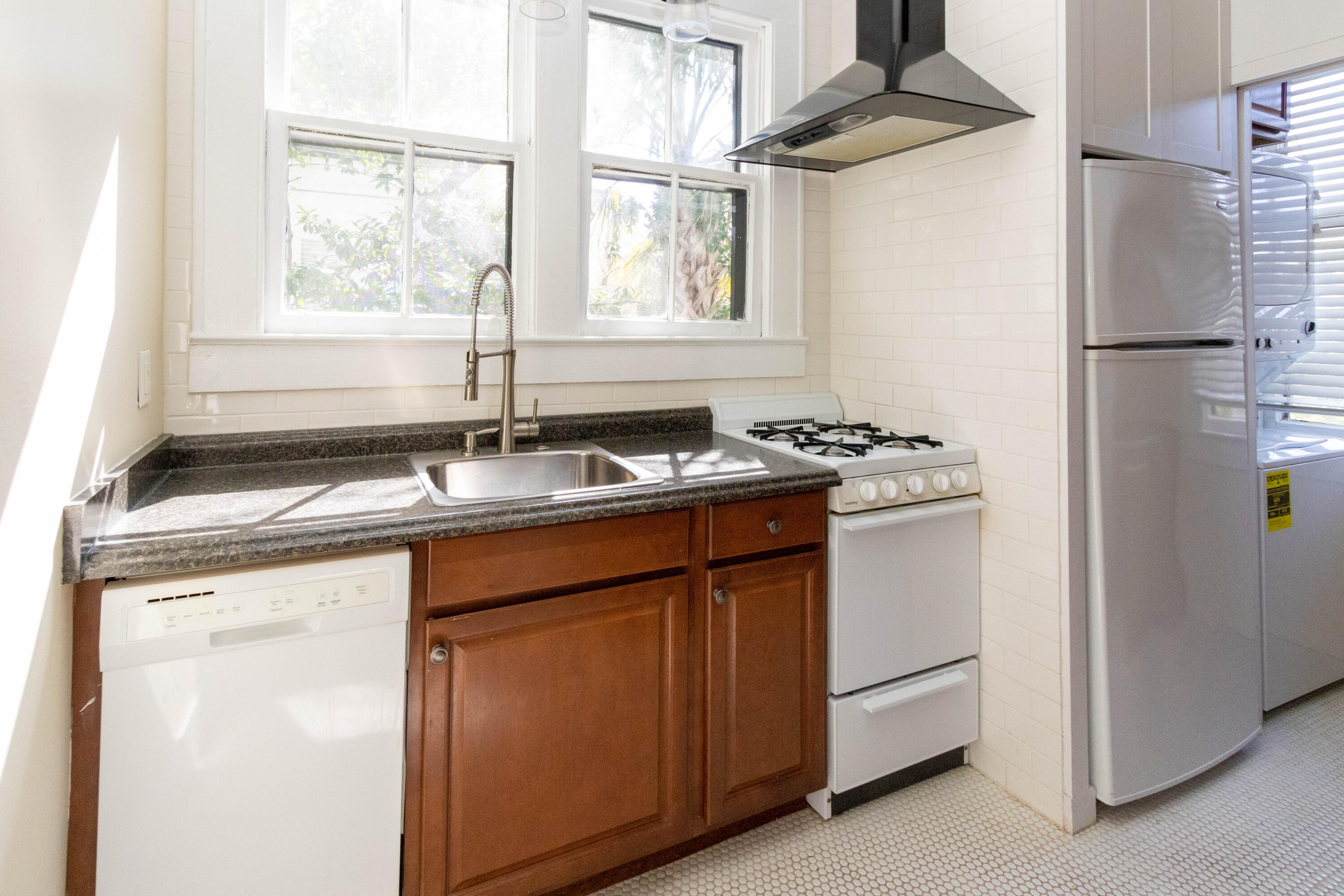 64 Smith Street, Unit A Charleston, SC 29401 - Photo 7 of 15 IMG_3786