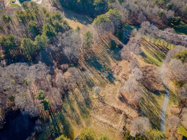 a view of a houses with a yard